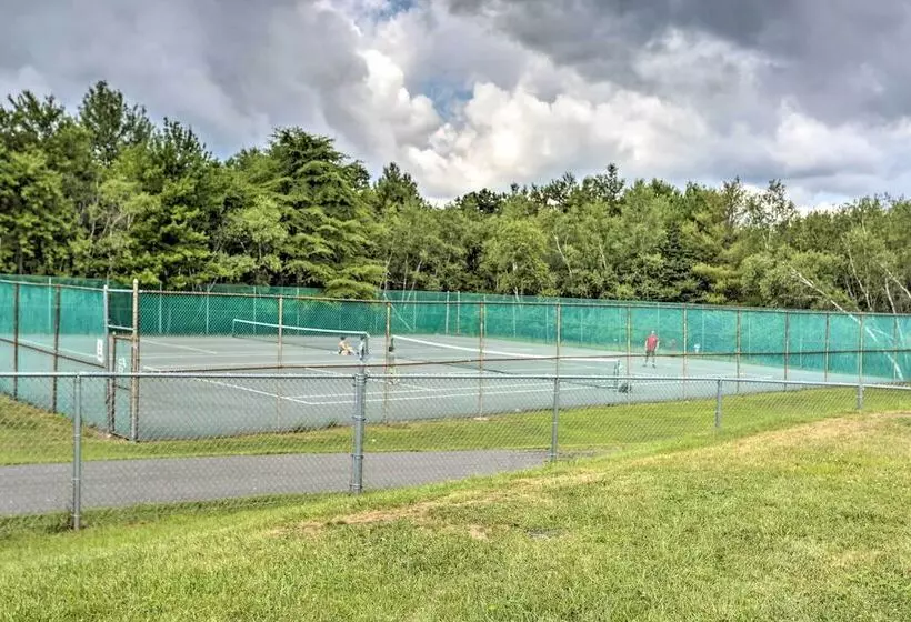 Near Lakes & Resorts: Pet Friendly Long Pond Abode