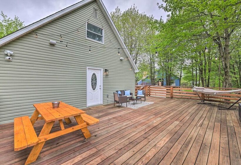 Near Lakes & Resorts: Pet Friendly Long Pond Abode