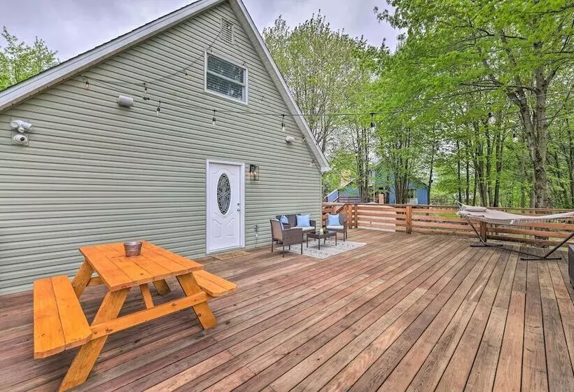 Near Lakes & Resorts: Pet Friendly Long Pond Abode