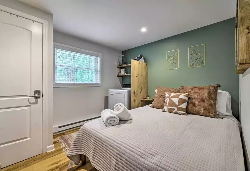 Near Lakes & Resorts: Pet Friendly Long Pond Abode