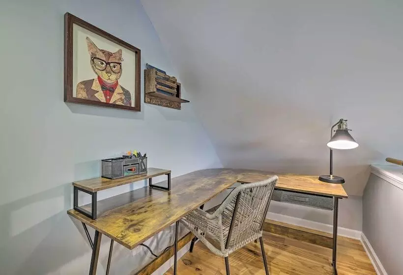 Near Lakes & Resorts: Pet Friendly Long Pond Abode