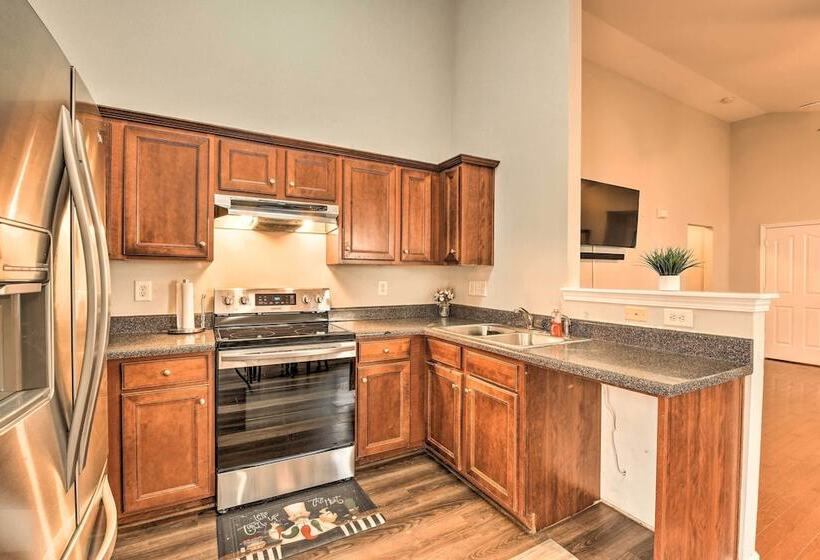 Pet Friendly Retreat W/ Yard: ~ 8 Mi To Downtown!