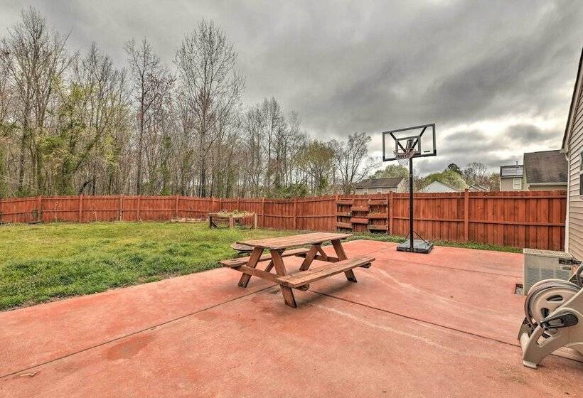 Pet Friendly Retreat W/ Yard: ~ 8 Mi To Downtown!