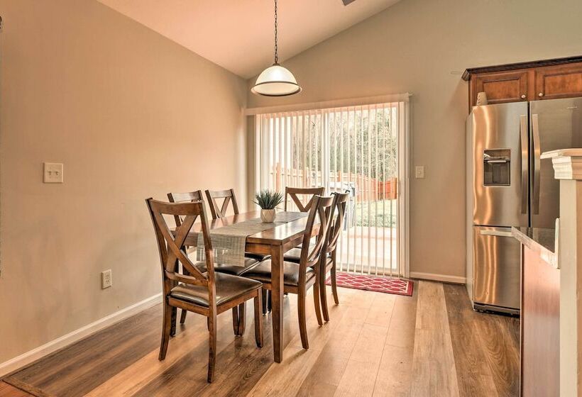 Pet Friendly Retreat W/ Yard: ~ 8 Mi To Downtown!