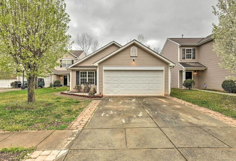 Pet Friendly Retreat W/ Yard: ~ 8 Mi To Downtown!