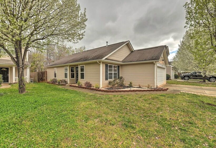 Pet Friendly Retreat W/ Yard: ~ 8 Mi To Downtown!