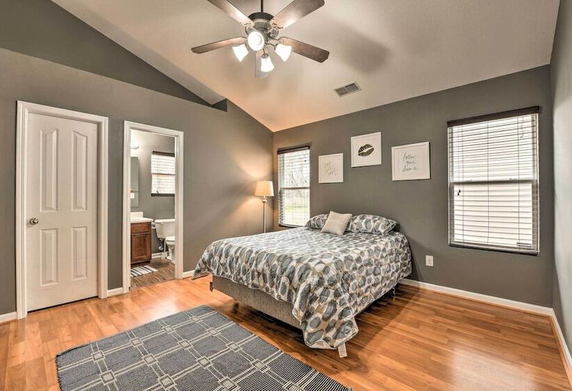 Pet Friendly Retreat W/ Yard: ~ 8 Mi To Downtown!