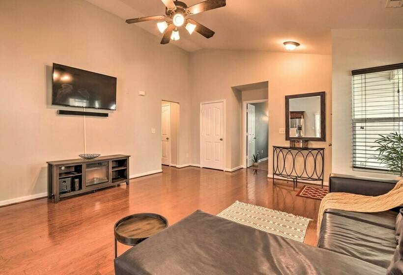 Pet Friendly Retreat W/ Yard: ~ 8 Mi To Downtown!
