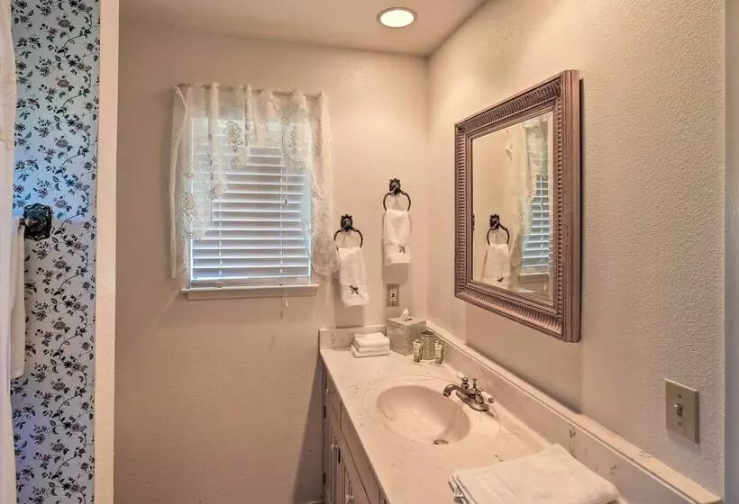 Pleasant Valley Wine Trail Home   Near Paso Robles