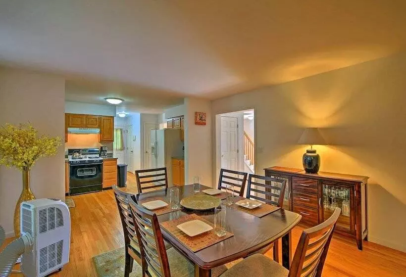 Walk To Dining: Downtown Lenox Guest House!