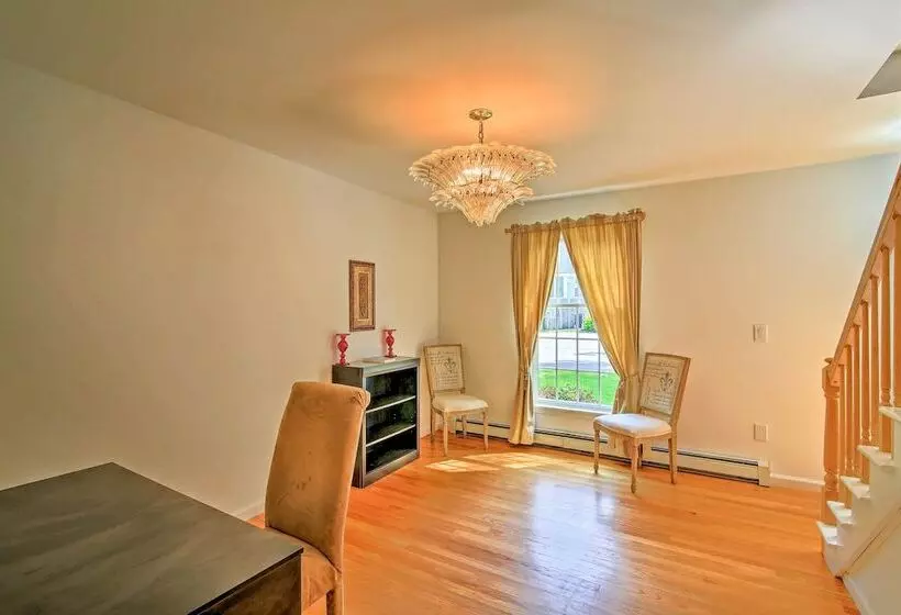 Walk To Dining: Downtown Lenox Guest House!