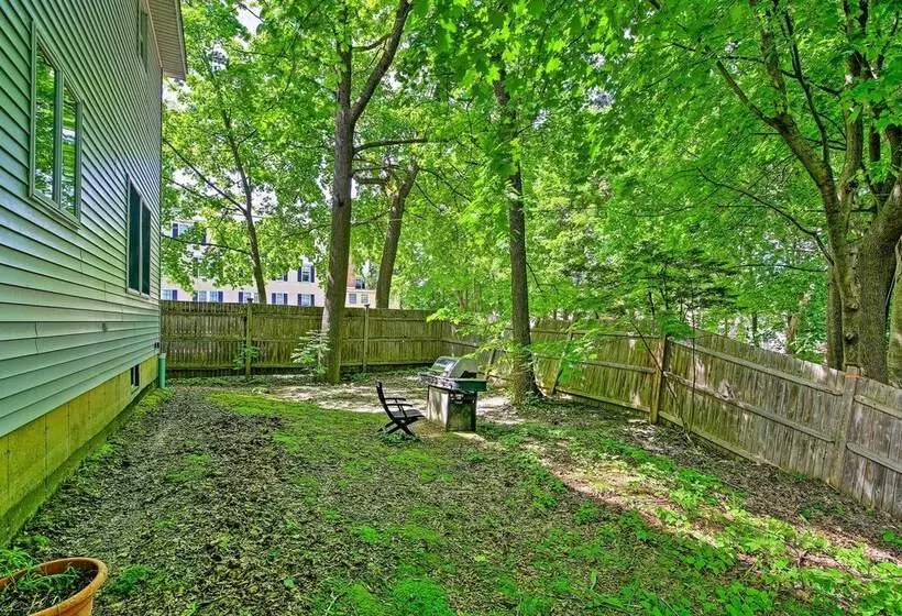 Walk To Dining: Downtown Lenox Guest House!