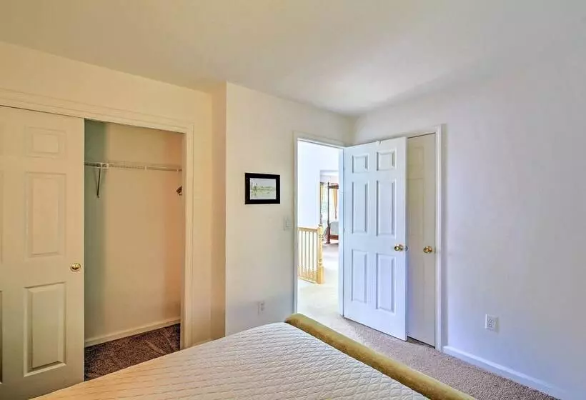 Walk To Dining: Downtown Lenox Guest House!