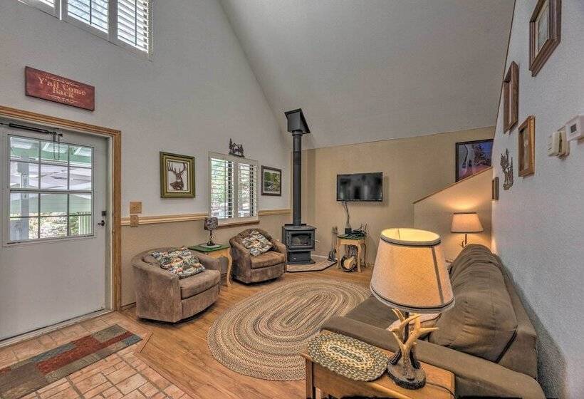 Quaint Cloudcroft Cabin W/ Stunning Forest Views!