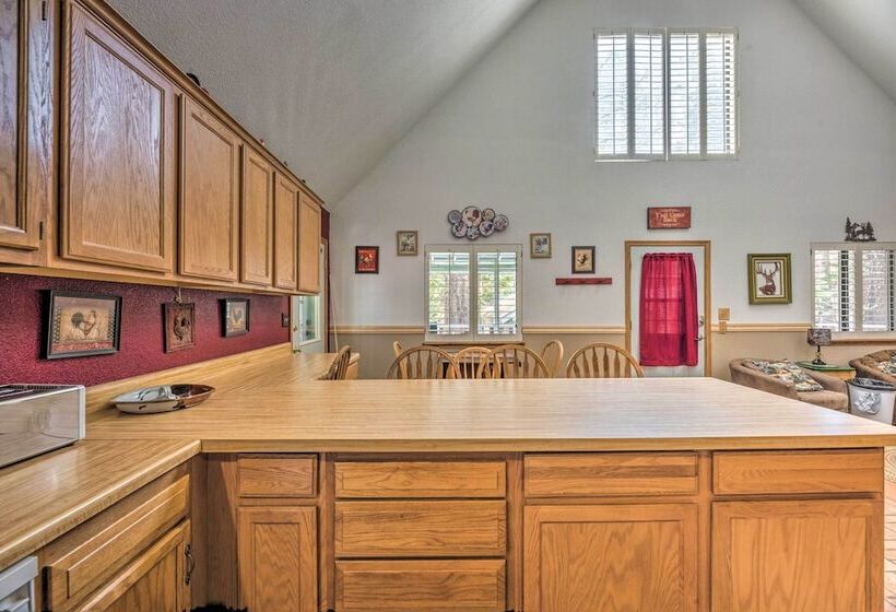 Quaint Cloudcroft Cabin W/ Stunning Forest Views!