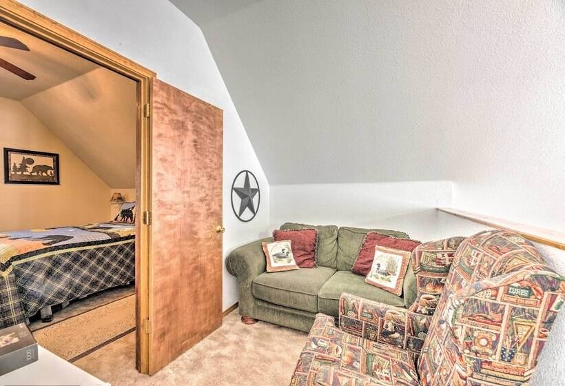 Quaint Cloudcroft Cabin W/ Stunning Forest Views!