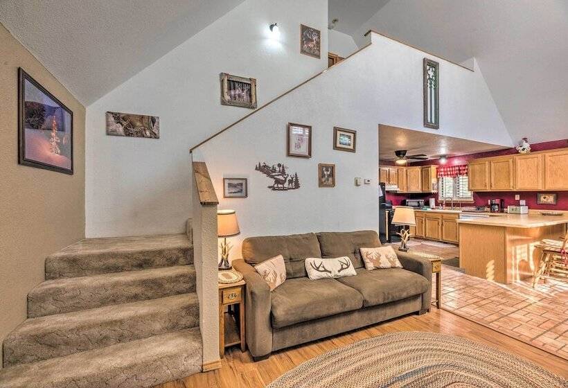 Quaint Cloudcroft Cabin W/ Stunning Forest Views!