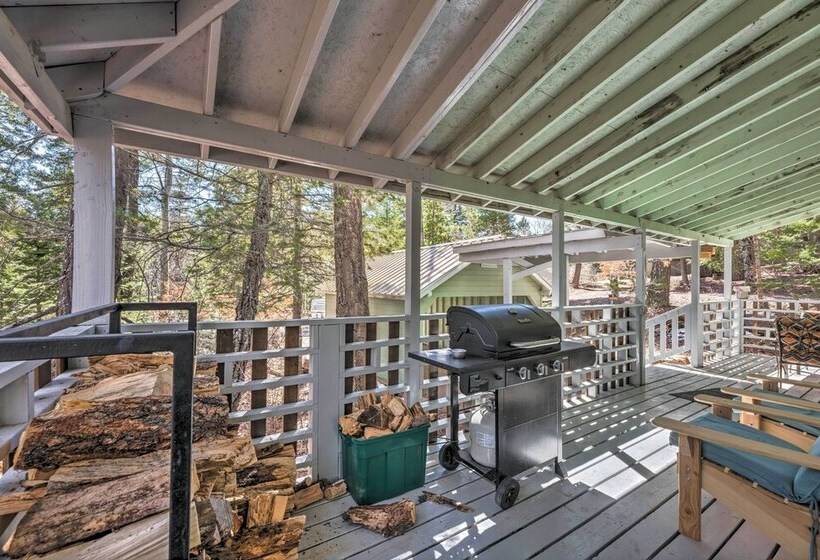 Quaint Cloudcroft Cabin W/ Stunning Forest Views!