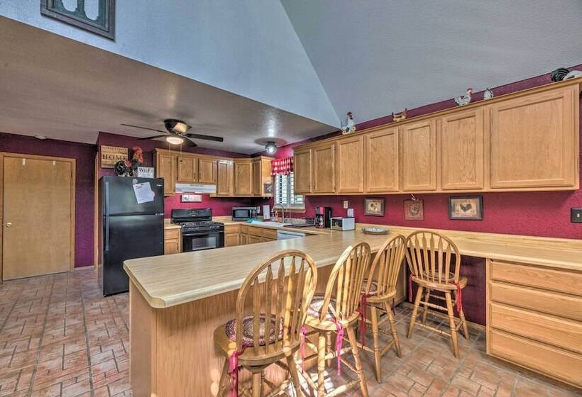 Quaint Cloudcroft Cabin W/ Stunning Forest Views!