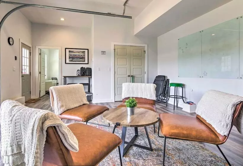 Mountain Views: Serene & Secluded Marion Escape!