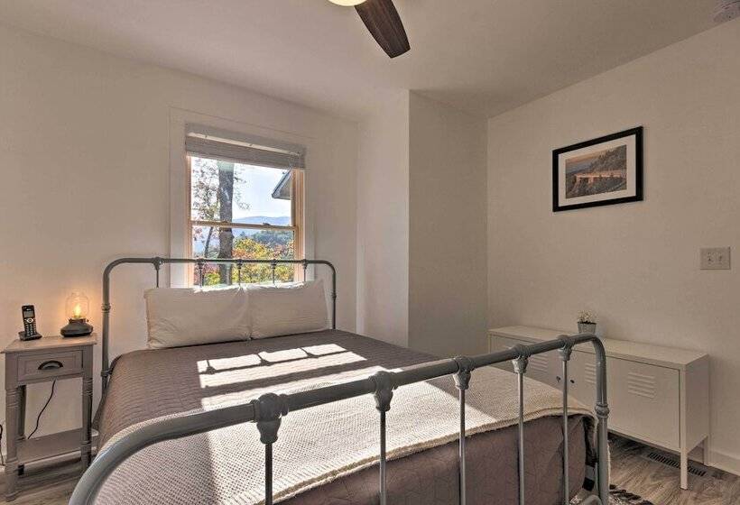 Mountain Views: Serene & Secluded Marion Escape!