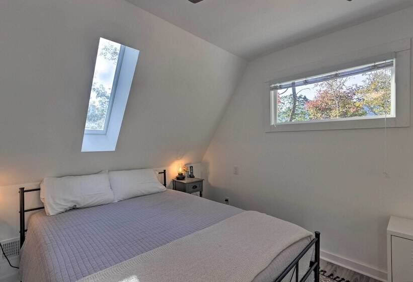 Mountain Views: Serene & Secluded Marion Escape!