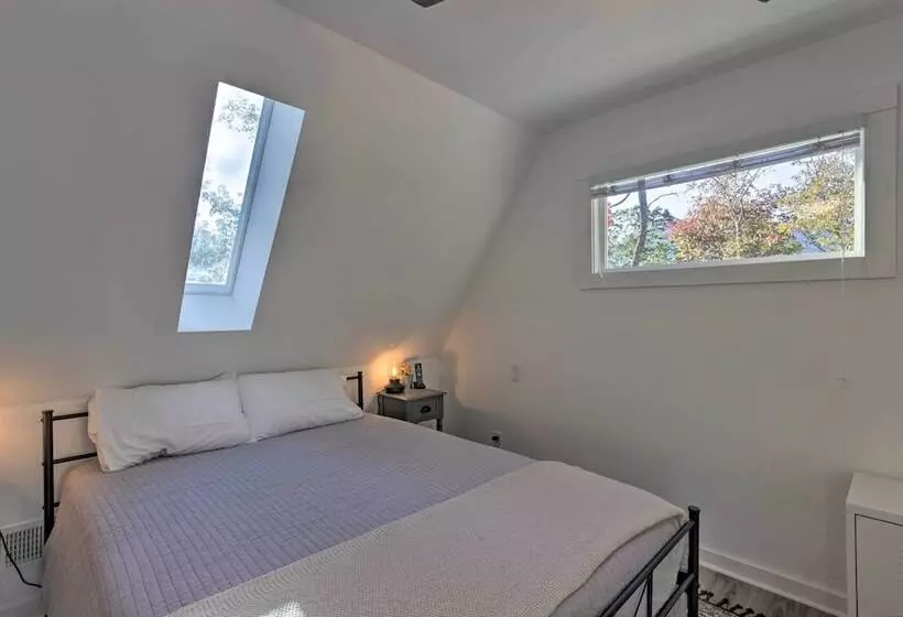 Mountain Views: Serene & Secluded Marion Escape!