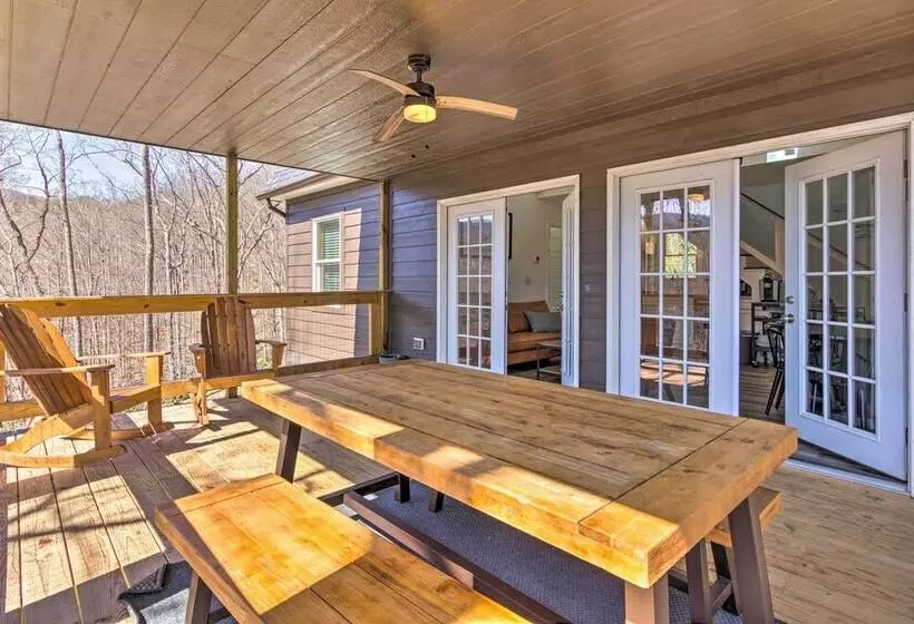 Mountain Views: Serene & Secluded Marion Escape!