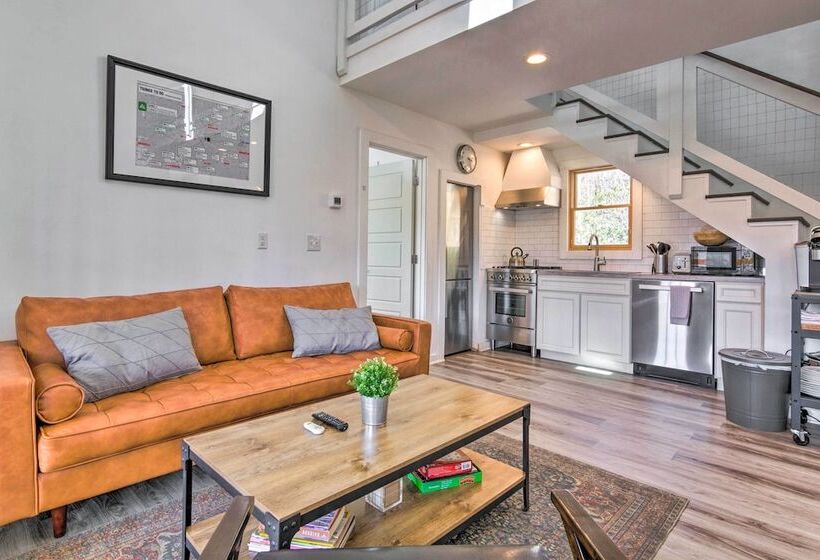 Mountain Views: Serene & Secluded Marion Escape!