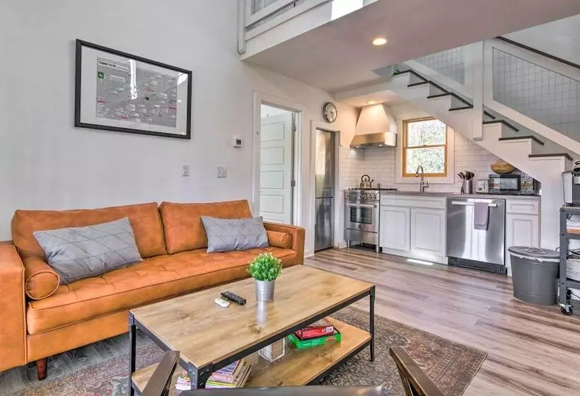 Mountain Views: Serene & Secluded Marion Escape!