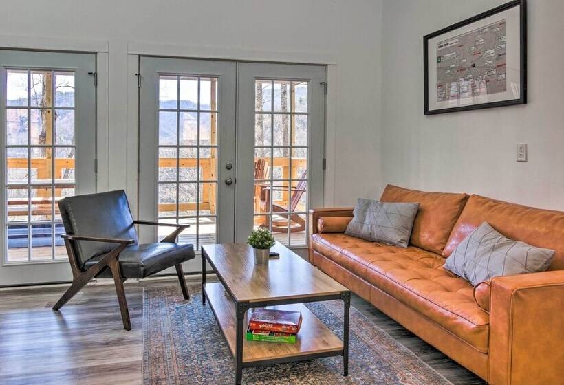 Mountain Views: Serene & Secluded Marion Escape!