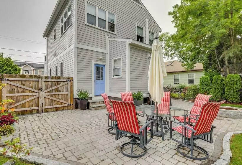 Renovated Barrington Cottage W/ Beach Access!