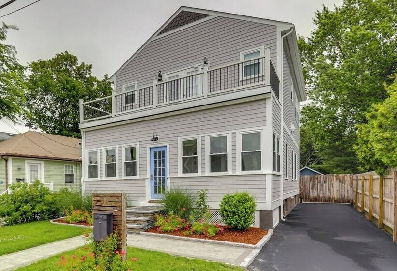 Renovated Barrington Cottage W/ Beach Access!