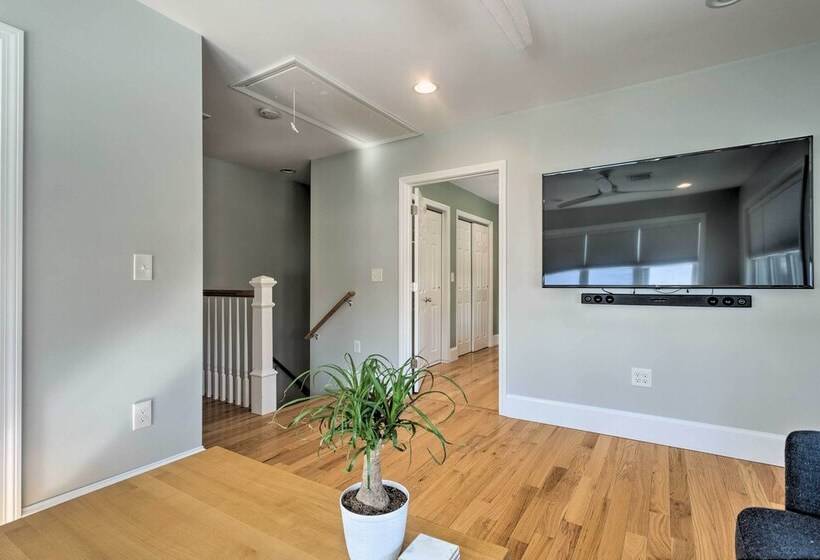 Renovated Barrington Cottage W/ Beach Access!