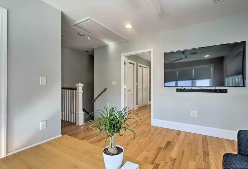 Renovated Barrington Cottage W/ Beach Access!