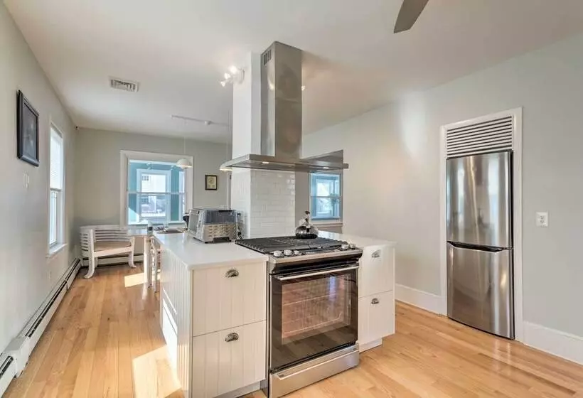 Renovated Barrington Cottage W/ Beach Access!