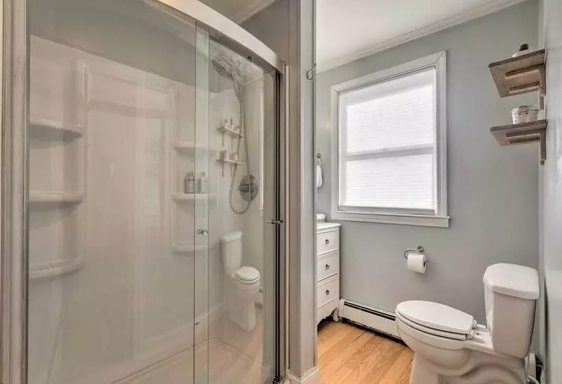 Renovated Barrington Cottage W/ Beach Access!