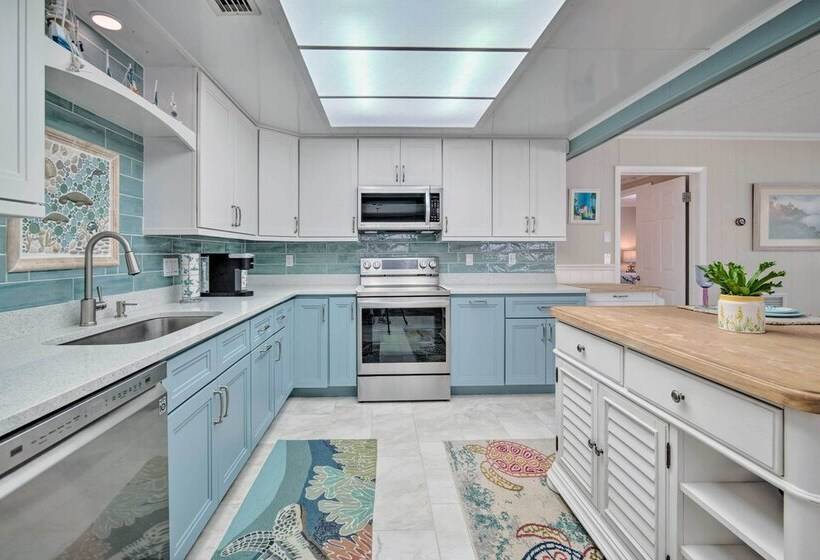 Riverview Homosassa Escape W/ Dock + Lanai!