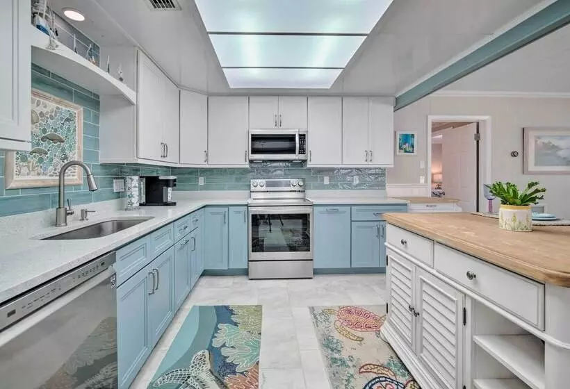 Riverview Homosassa Escape W/ Dock + Lanai!