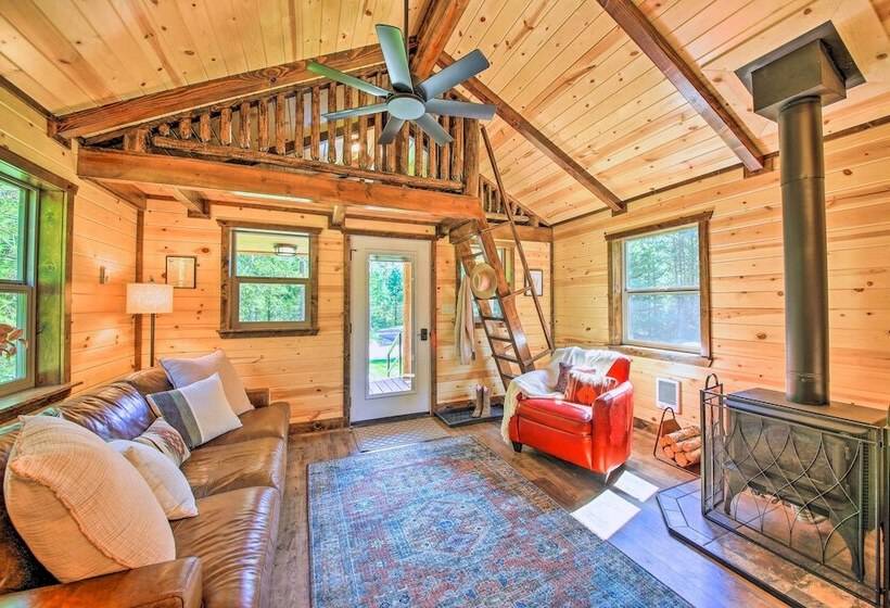 Rustic Chic Woodland Hideaway W/ Hot Tub!