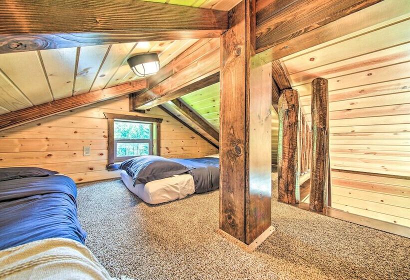 Rustic Chic Woodland Hideaway W/ Hot Tub!