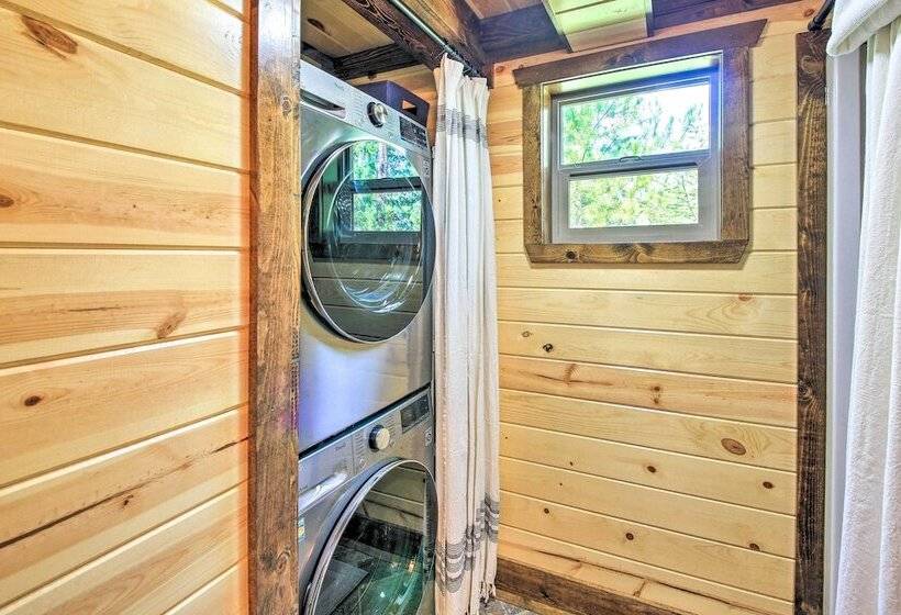 Rustic Chic Woodland Hideaway W/ Hot Tub!