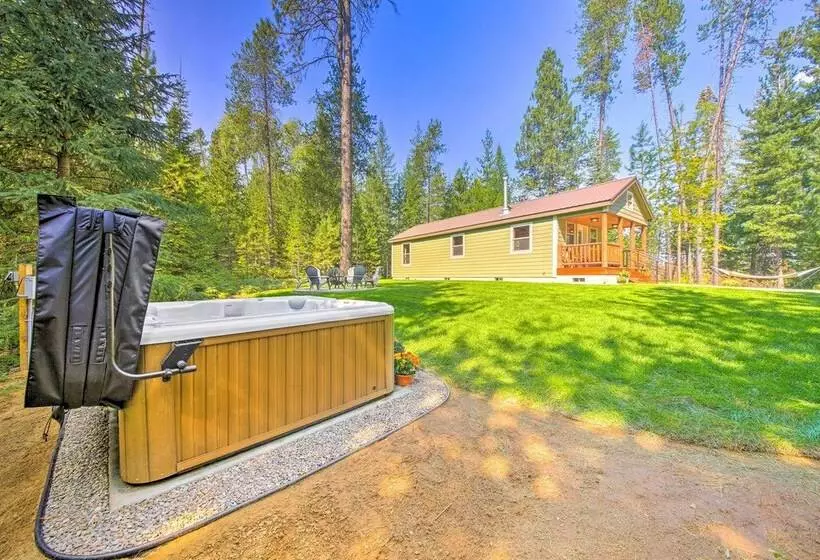 Rustic Chic Woodland Hideaway W/ Hot Tub!