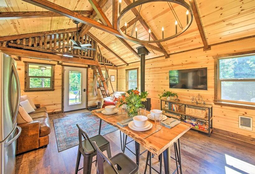 Rustic Chic Woodland Hideaway W/ Hot Tub!