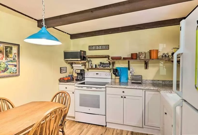 Rustic Hideaway W/ Fire Pit < 1 Mi To River!