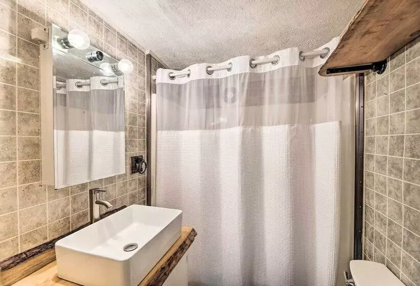 Rustic Hideaway W/ Fire Pit < 1 Mi To River!