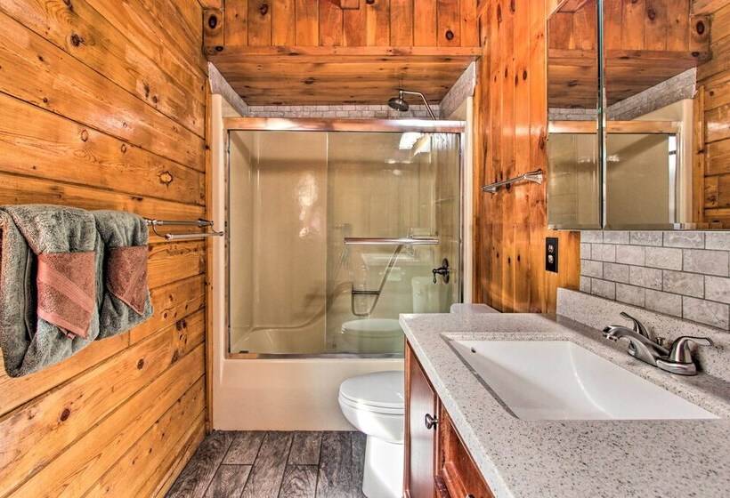 Rustic Cabin W/ Screened Deck: 8 Mi To Dollywood