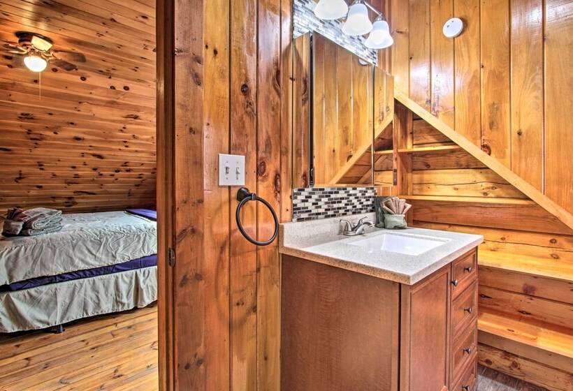 Rustic Cabin W/ Screened Deck: 8 Mi To Dollywood