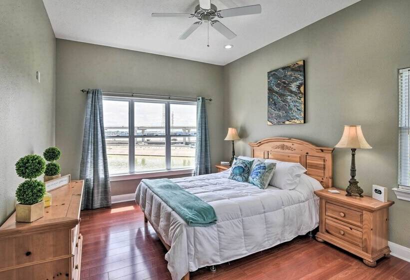 Secluded Seabrook Waterfront Home W/ Patio!