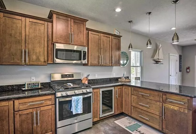 Secluded Seabrook Waterfront Home W/ Patio!